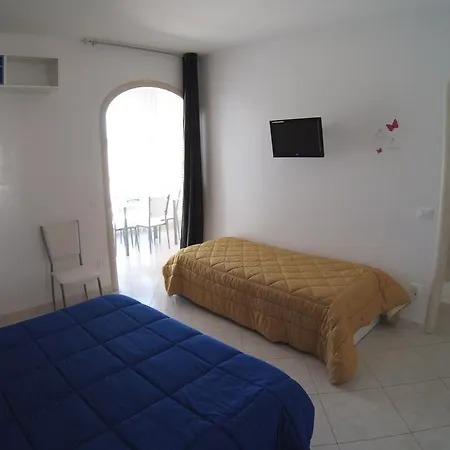 Athena Appartamenti Castro 3*