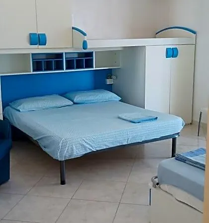 לינה וארוחת בוקר Athena Castro 3*
